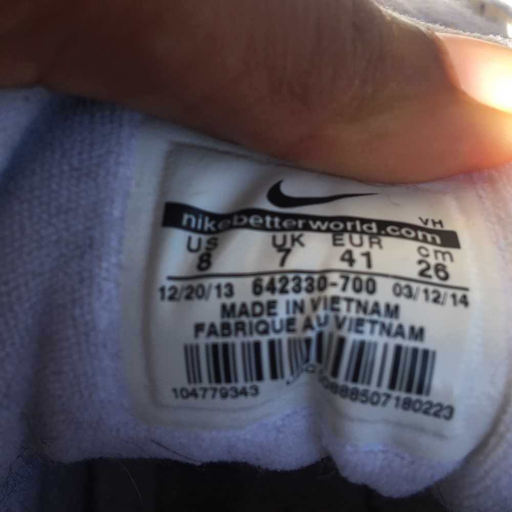Size 8M 10W Sneakers